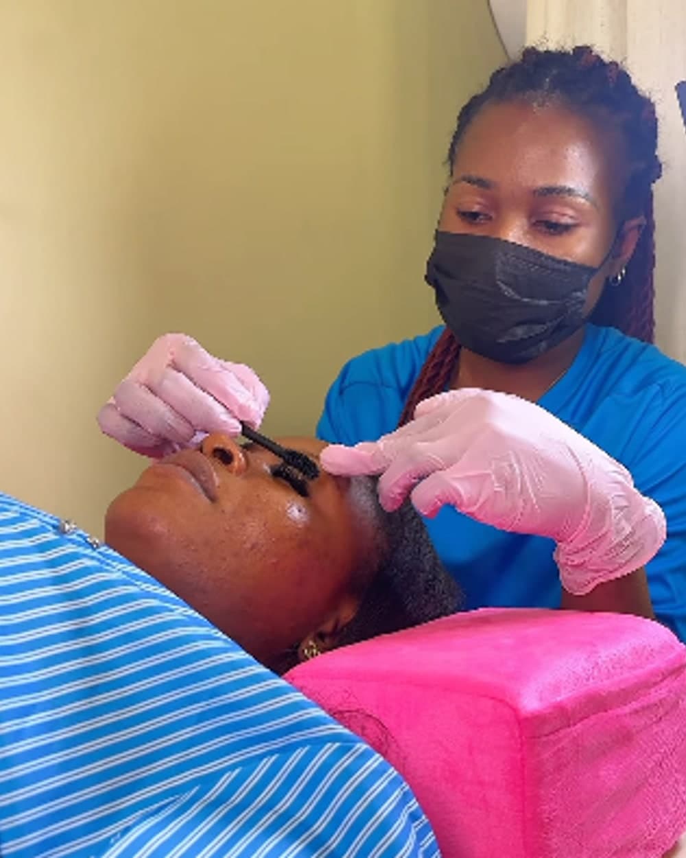 Classic Lash Extensions & Grooming - lashes
