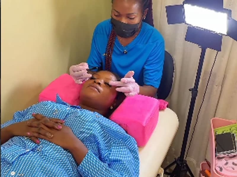 RĀY Beauty Studio - Lashes