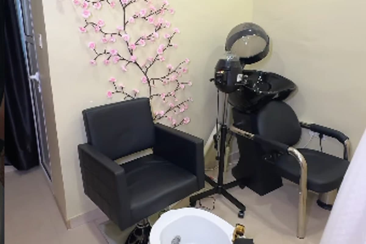 Styling and hair station